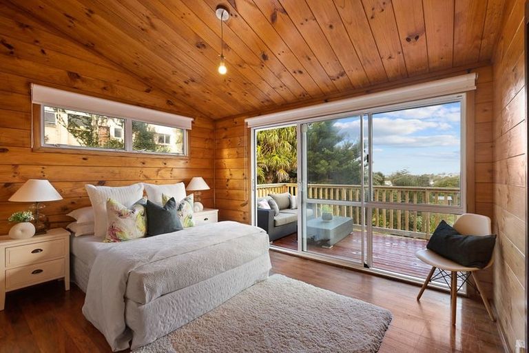 Photo of property in 2 Dunraven Place, Torbay, Auckland, 0630