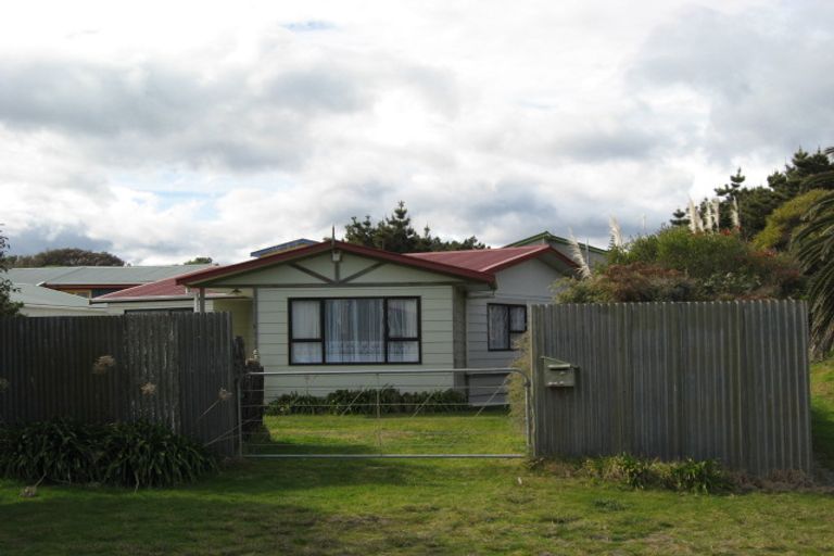Photo of property in 23 Drake Street, Waikawa Beach, Manakau, 5573