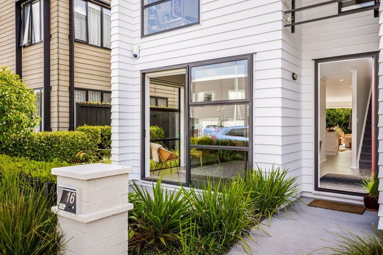 Photo of property in 16 Sacred Kingfisher Road, Hobsonville, Auckland, 0616