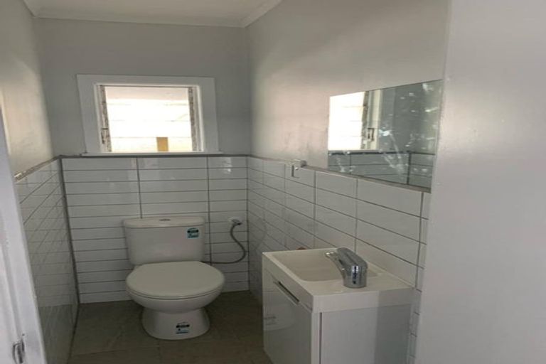 Photo of property in 11a Hill Crescent, Papakura, 2110