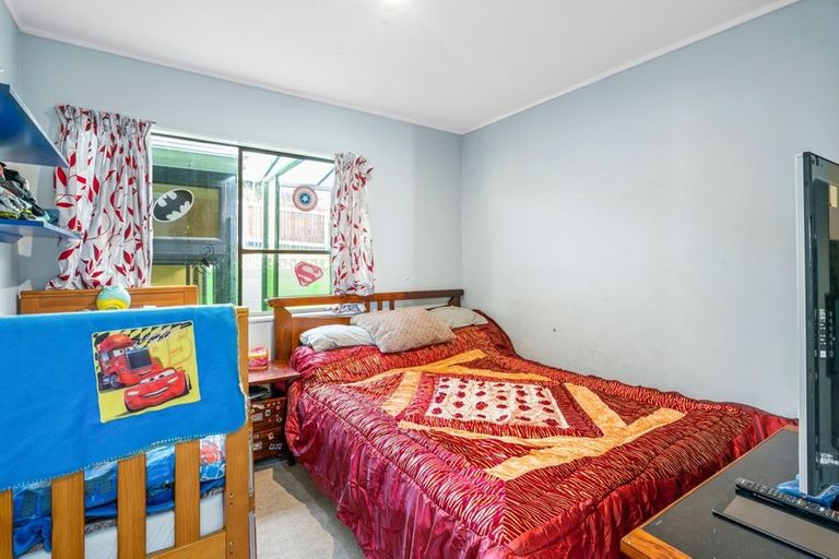 Photo of property in 12 Noeleen Street, Glenfield, Auckland, 0629