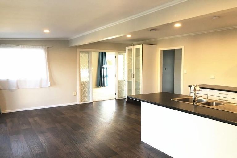 Photo of property in 1 Viola Place, Papakura, 2110