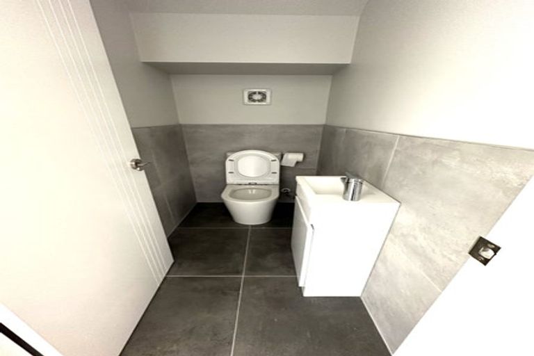 Photo of property in 25a Borrowdace Avenue, Botany Downs, Auckland, 2010