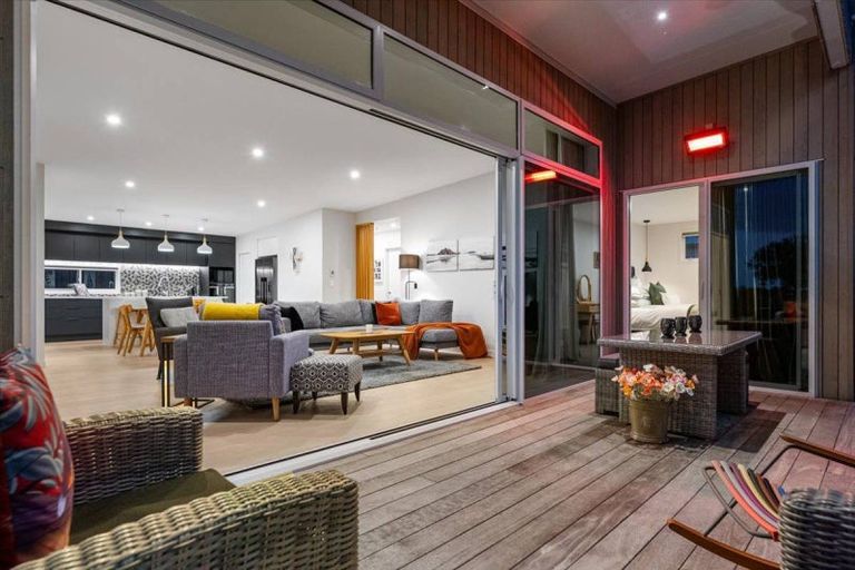 Photo of property in 2 Laing Place, Otumoetai, Tauranga, 3110