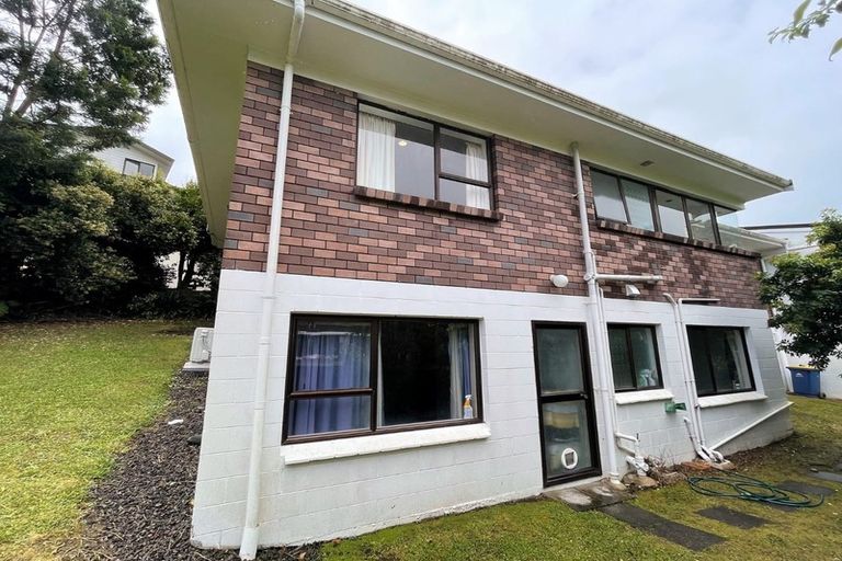Photo of property in 2/1 Seaford Place, Murrays Bay, Auckland, 0630