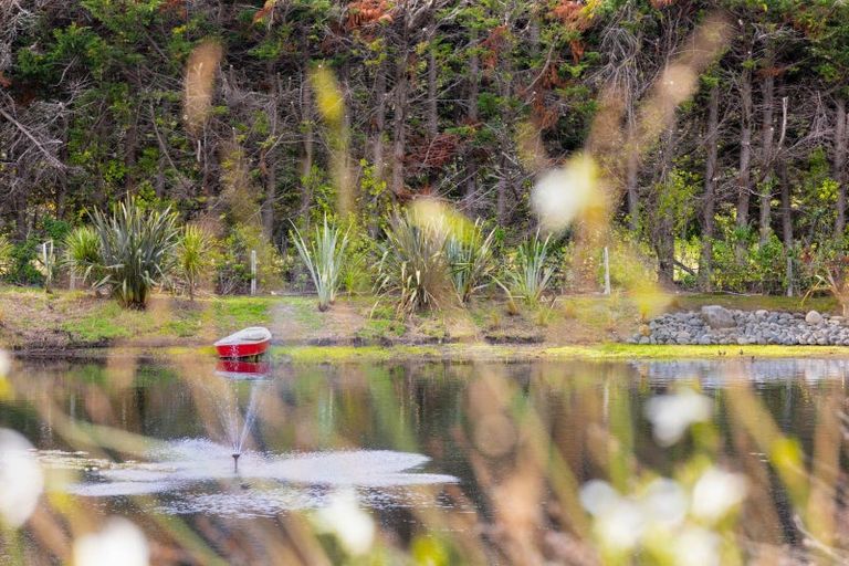 Photo of property in 32a Titoki Road, Waikanae Beach, Waikanae, 5036