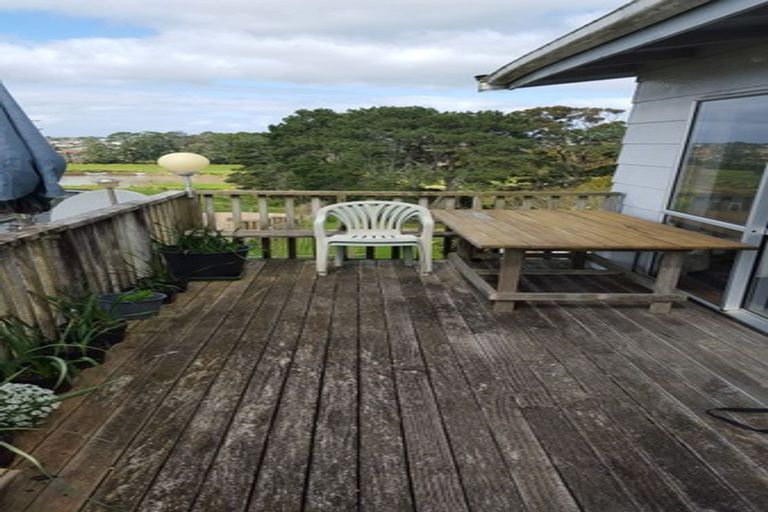 Photo of property in 16 Babich Road, Henderson Valley, Auckland, 0614