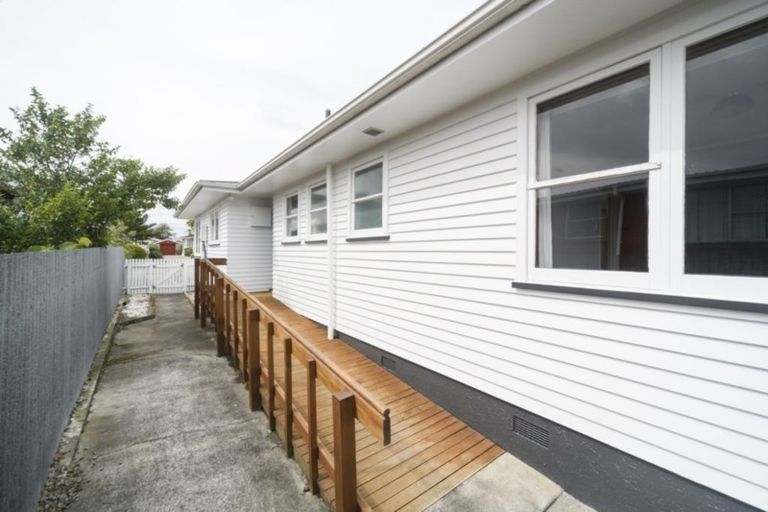 Photo of property in 10 Wairau Place, Kelvin Grove, Palmerston North, 4414