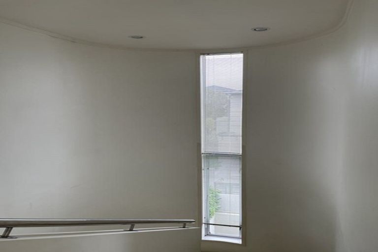 Photo of property in 2/14 Takutai Avenue, Bucklands Beach, Auckland, 2012