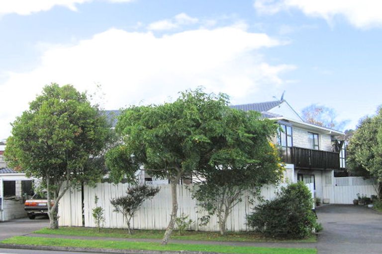 Photo of property in 102 Prince Regent Drive, Half Moon Bay, Auckland, 2012