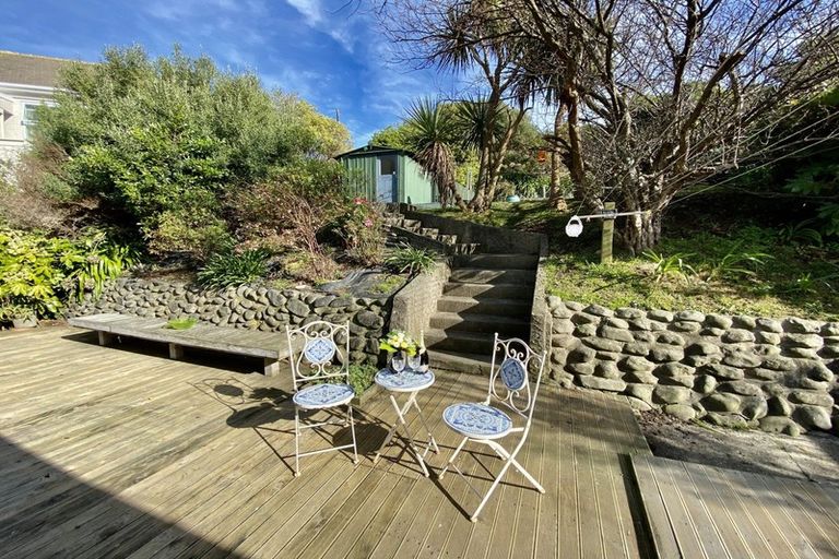 Photo of property in 42 Raroa Terrace, Tawa, Wellington, 5028