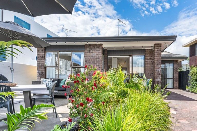 Photo of property in 2a Empire Road, Orewa, 0931