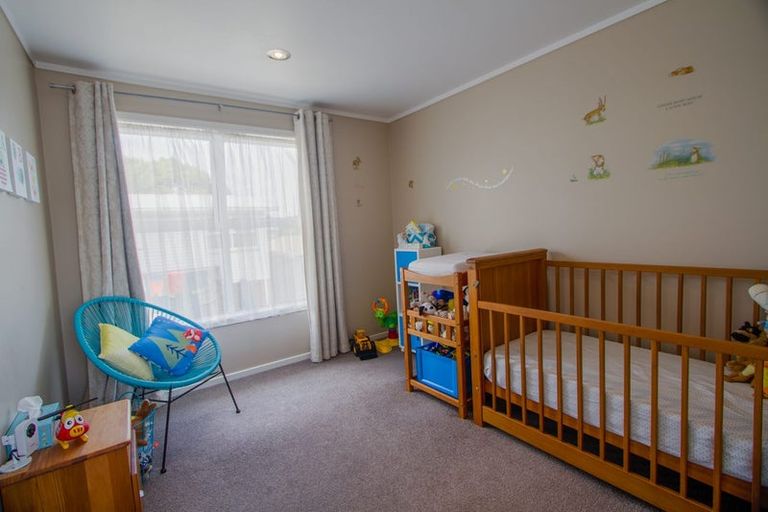 Photo of property in 1/296 Wairau Road, Glenfield, Auckland, 0629