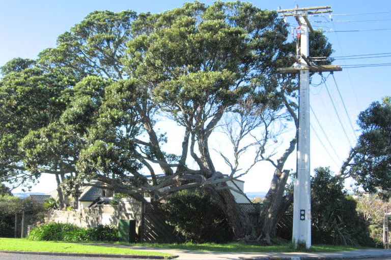 Photo of property in 175 Bleakhouse Road, Mellons Bay, Auckland, 2014