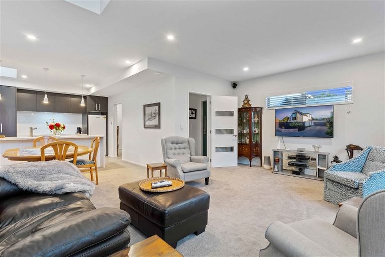 Photo of property in 2/64 Merivale Lane, Merivale, Christchurch, 8014