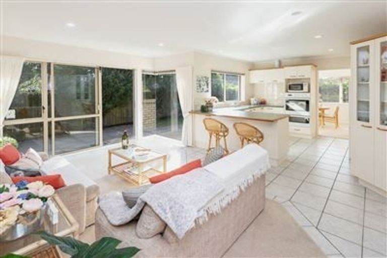 Photo of property in 16 Nad Place, East Tamaki Heights, Auckland, 2016