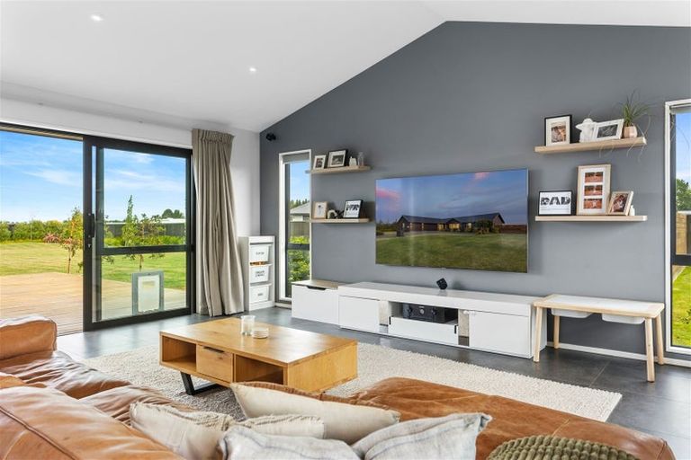 Photo of property in 77 Kingsdowne Drive, West Melton, 7618