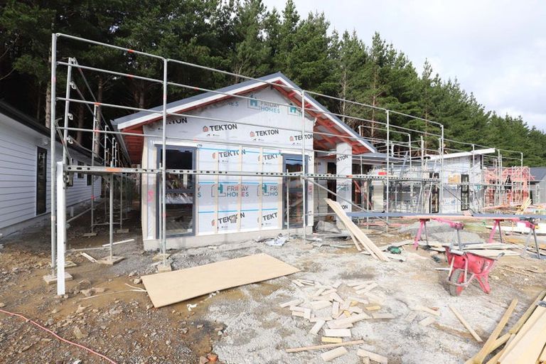 Photo of property in 21 Te Ara O Roimata, Wainuiomata, Lower Hutt, 5014