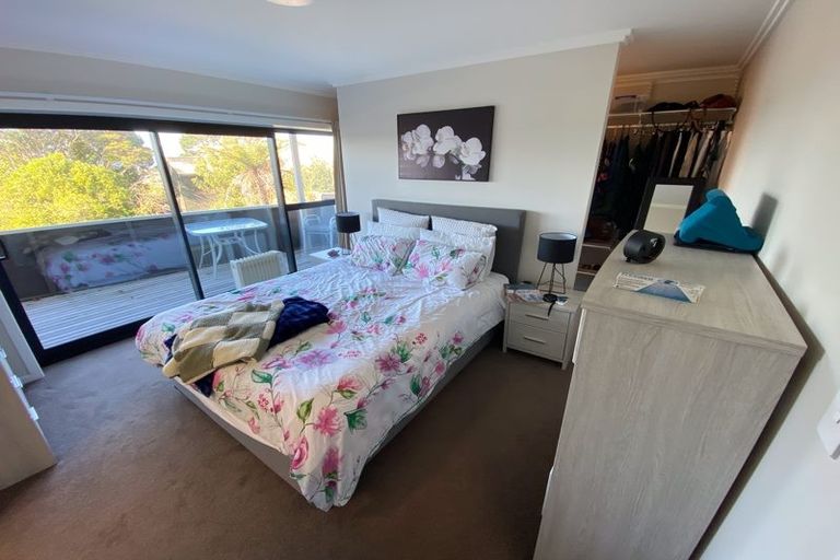 Photo of property in 927 East Coast Road, Northcross, Auckland, 0632