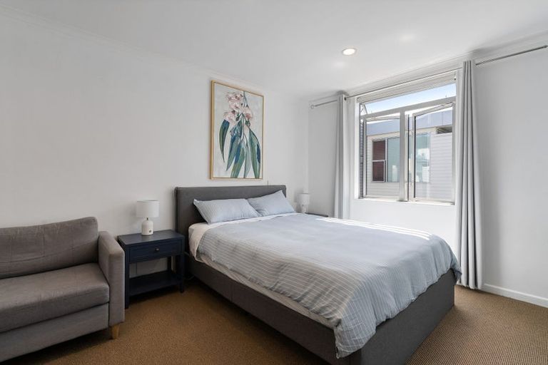 Photo of property in 2/15 Roxburgh Street, Mount Victoria, Wellington, 6011