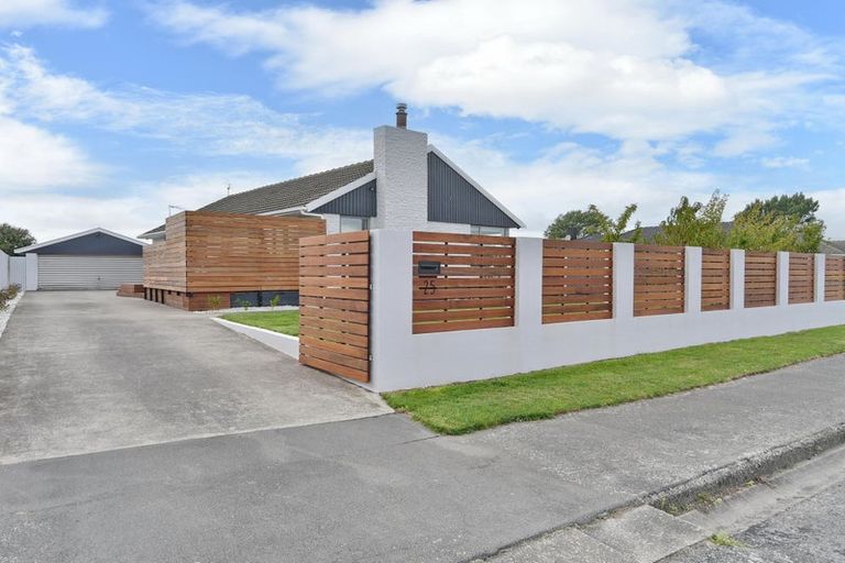 Photo of property in 25 Dunstan Crescent, Hornby, Christchurch, 8042