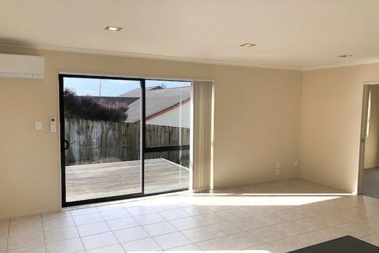 Photo of property in 9 Travis View Drive, Fairview Heights, Auckland, 0632