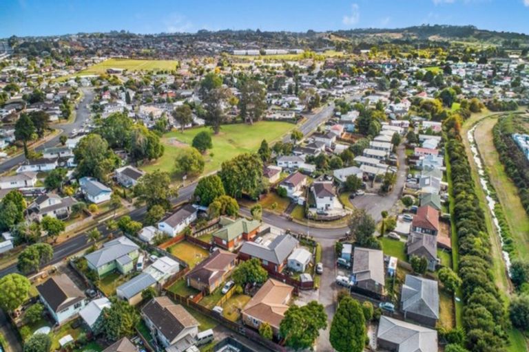 Photo of property in 3/3 Eulogy Place, Randwick Park, Auckland, 2105