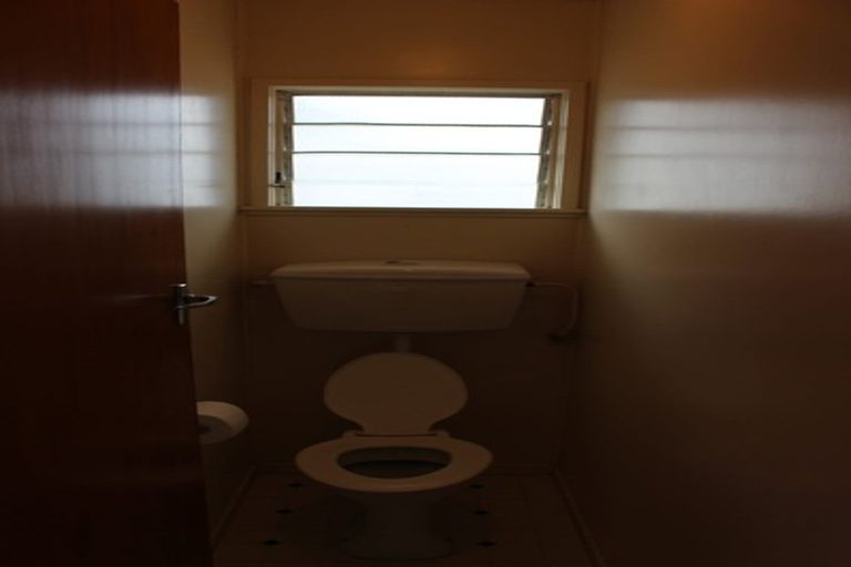 Photo of property in 2/34 Chartwell Avenue, Glenfield, Auckland, 0629