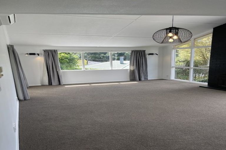 Photo of property in 37 Bird Grove, Stokes Valley, Lower Hutt, 5019