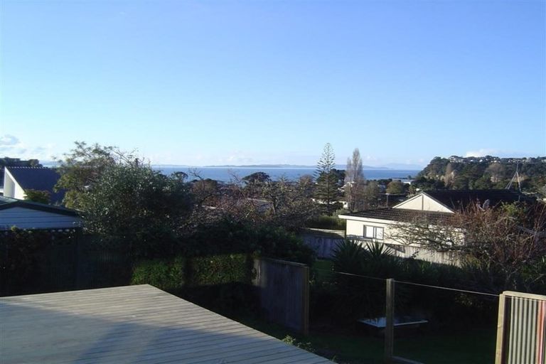Photo of property in 26 Surf Road, Stanmore Bay, Whangaparaoa, 0932