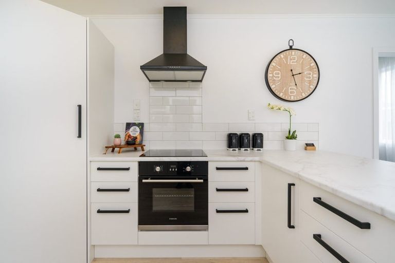 Photo of property in 6 Coventry Street, Highbury, Palmerston North, 4412