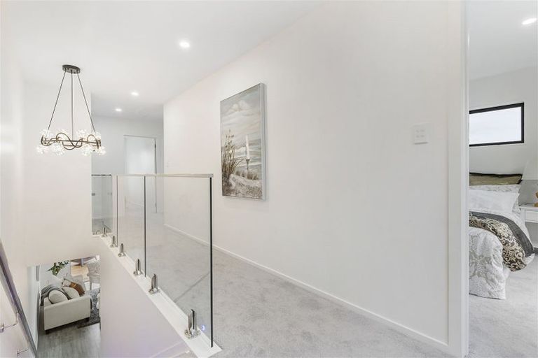 Photo of property in 10a Ballial Place, West Harbour, Auckland, 0618