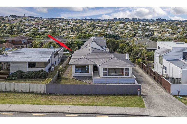 Photo of property in 137 Carlisle Road, Northcross, Auckland, 0632
