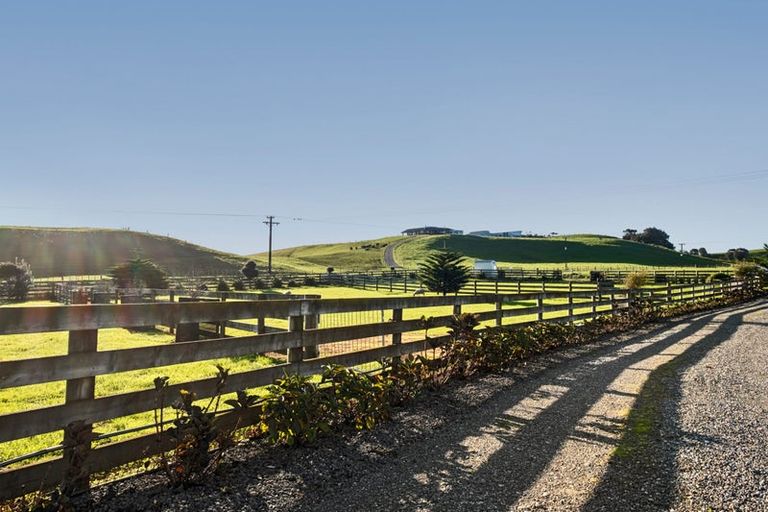 Photo of property in 2 Nopera Road, Waiiti, Urenui, 4377