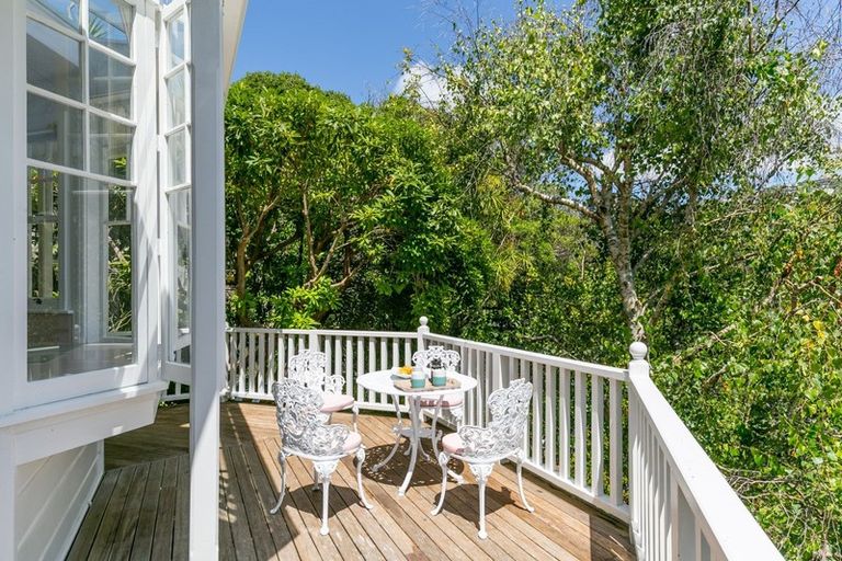 Photo of property in 31 Maarama Crescent, Aro Valley, Wellington, 6021