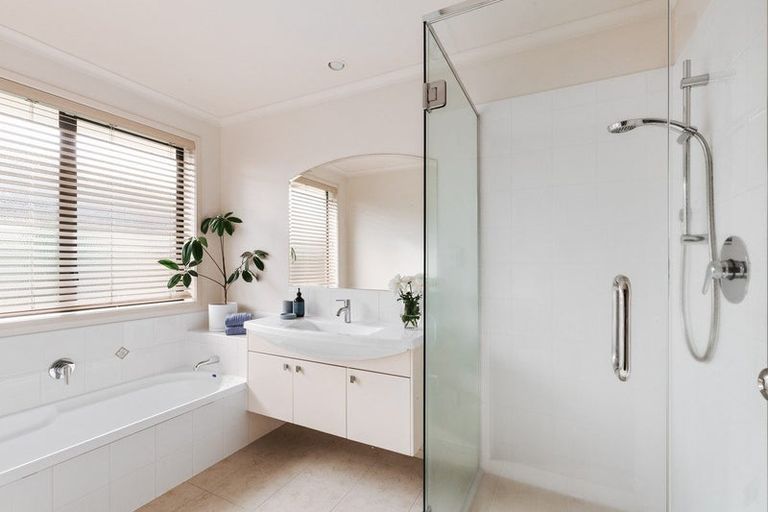 Photo of property in 8 Seabreeze Place, Papamoa Beach, Papamoa, 3118