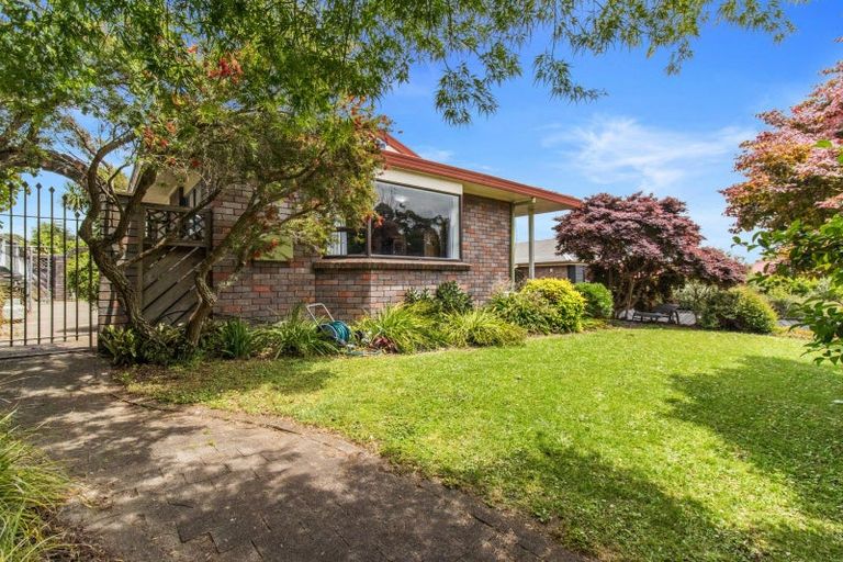 Photo of property in 28 Lansdowne Crescent, Glenview, Hamilton, 3206