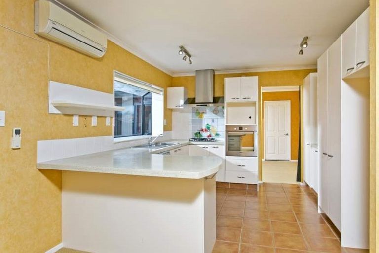 Photo of property in 16 Adelphi Place, Albany, Auckland, 0632