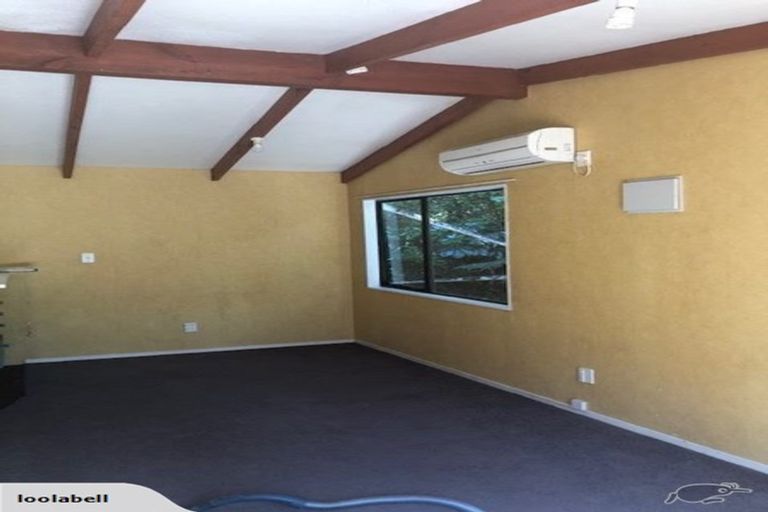 Photo of property in 62 Ngarahana Avenue, Paremoremo, Auckland, 0632