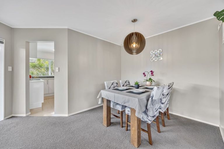 Photo of property in 6 Hanly Close, West Harbour, Auckland, 0618