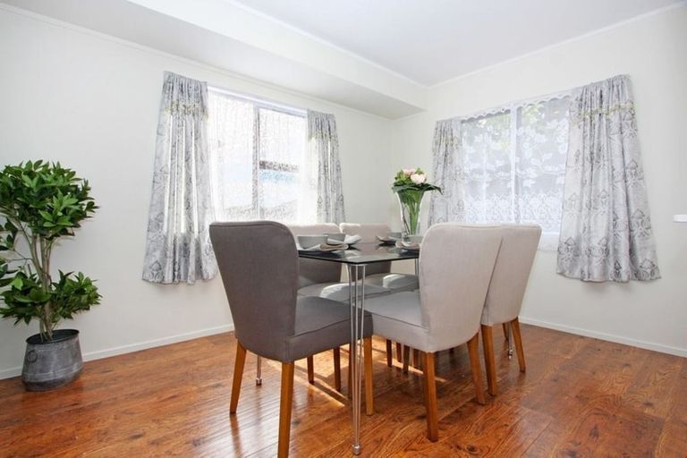 Photo of property in 2/32 Kennington Drive, Clendon Park, Auckland, 2103