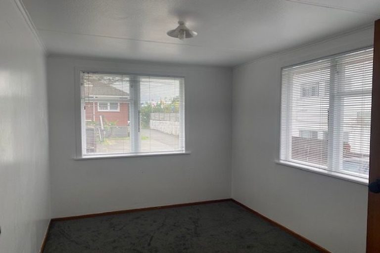 Photo of property in 3164 Great North Road, New Lynn, Auckland, 0600