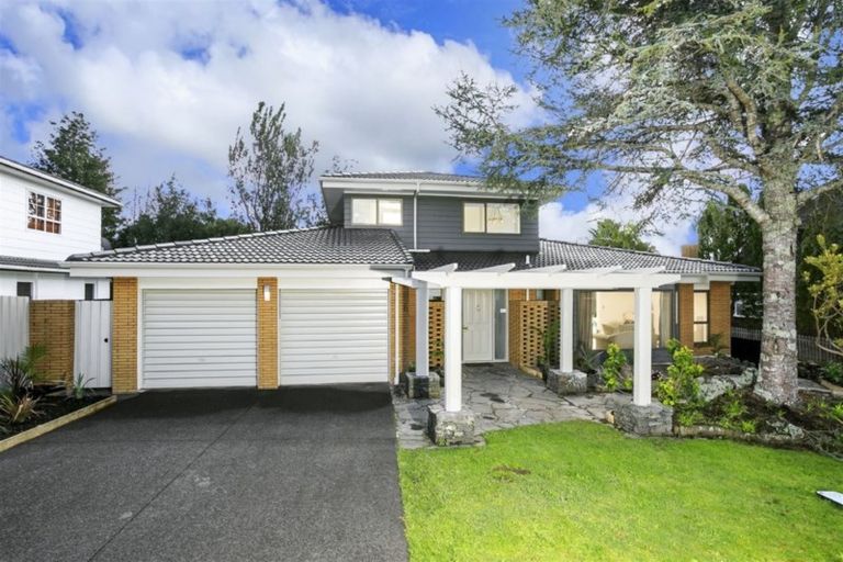 Photo of property in 6 Ravenstone Place, Chatswood, Auckland, 0626