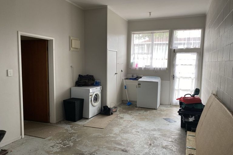 Photo of property in 1/114 Te Atatu Road, Te Atatu South, Auckland, 0610