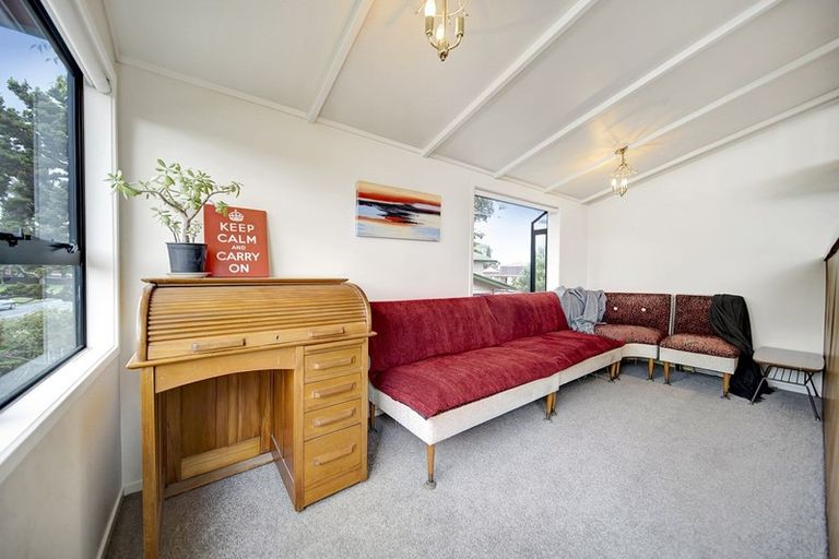 Photo of property in 79 Cascades Road, Pakuranga Heights, Auckland, 2010