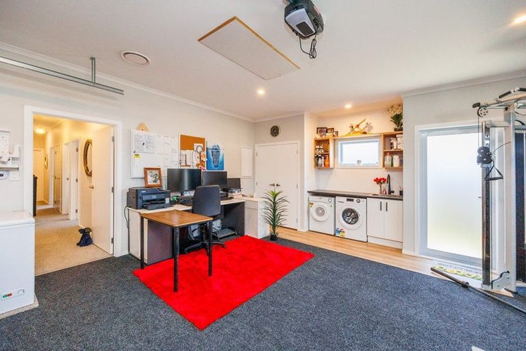 Photo of property in 11a Belvedere Crescent, Takaro, Palmerston North, 4412