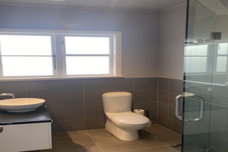 Photo of property in 1/27 Huka Road, Birkenhead, Auckland, 0626