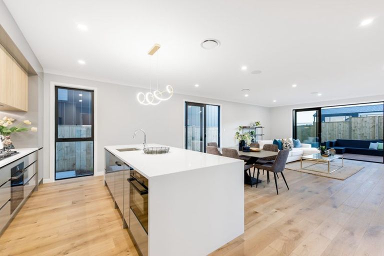 Photo of property in 51 Kumukumu Road, Long Bay, Auckland, 0630