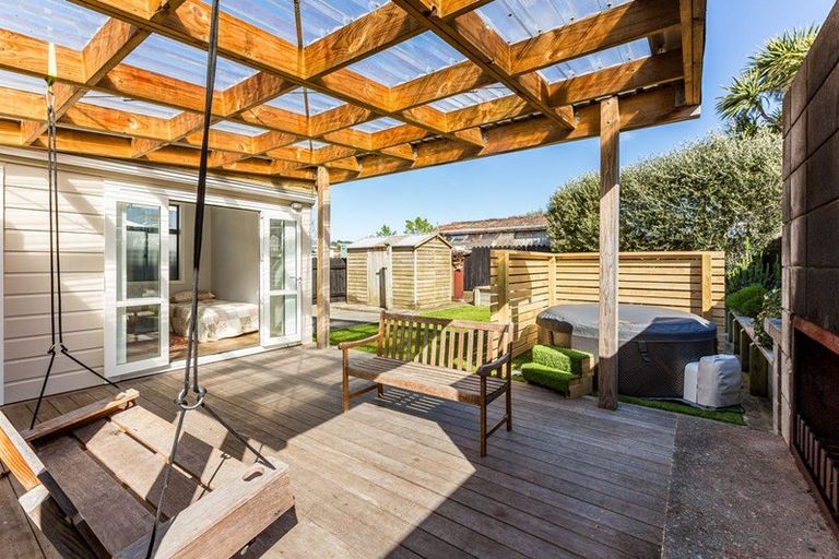 Photo of property in 37 Humber Street, Island Bay, Wellington, 6023