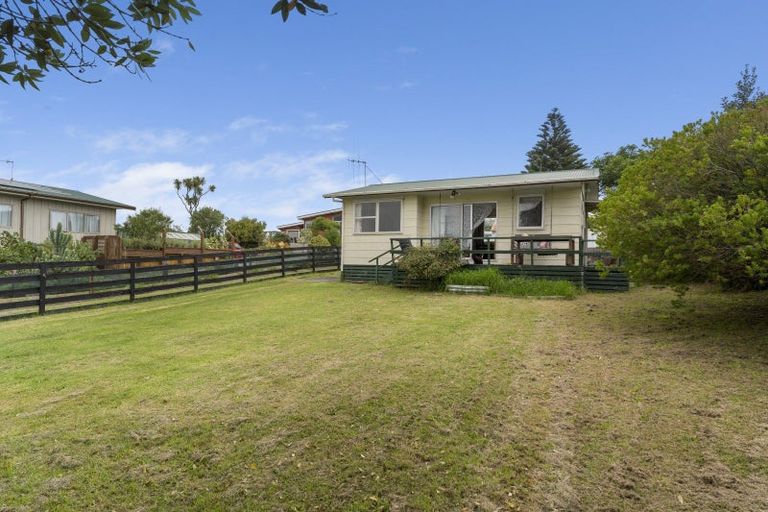 Photo of property in 49 Toi Street, Otaki Beach, Otaki, 5512
